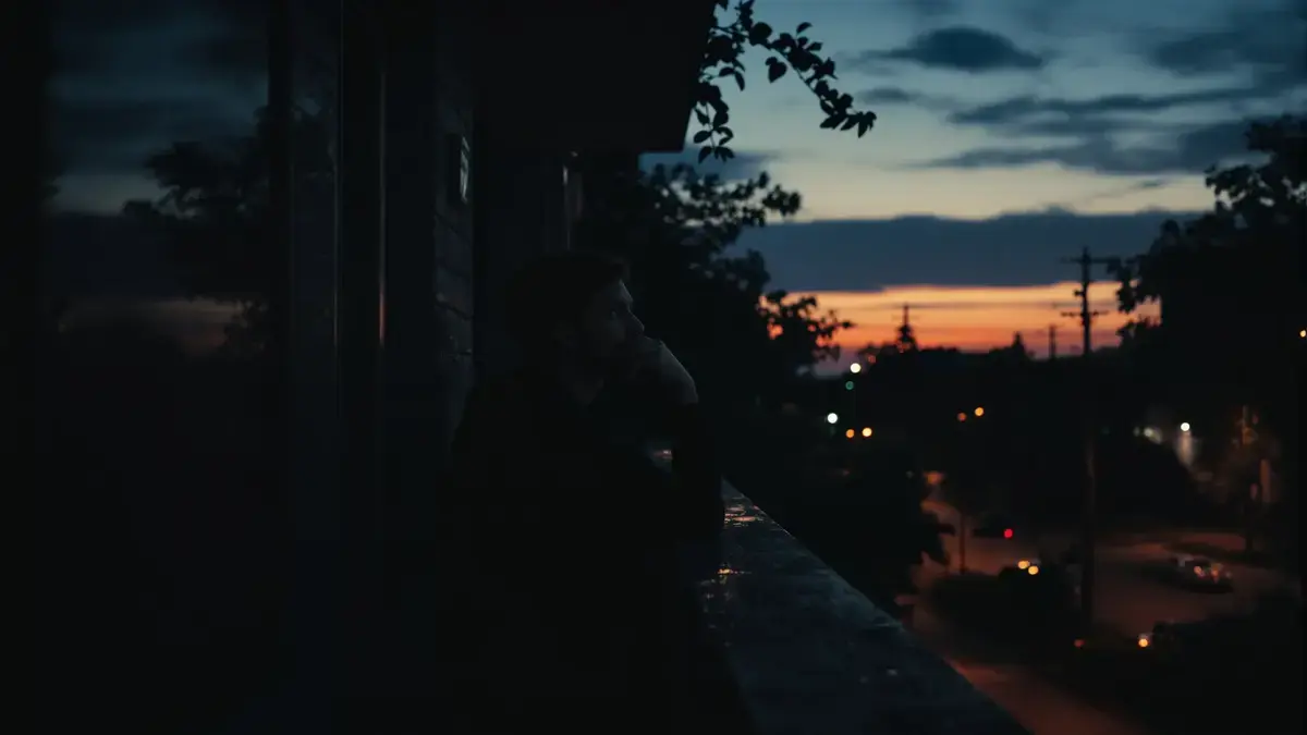 De avondstilte, wanneer ze zich zo aandient, kan in werkelijkheid de mentale spanning vergroten.